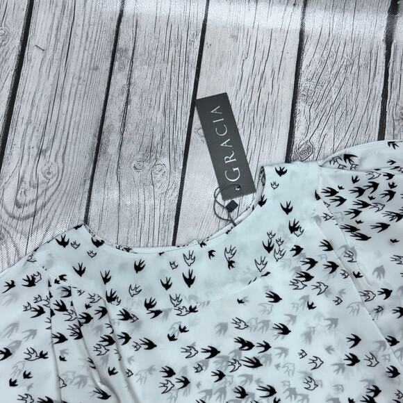 NWT Gracia Flock Together Blouse Size Large - Picture 2 of 4